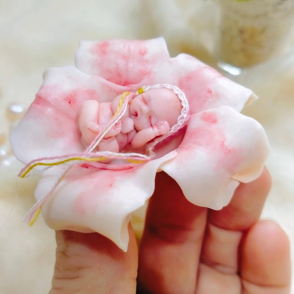Thumbelina-0.75 inches Micro mini newborn-Polymer clay hand sculpted 1:24